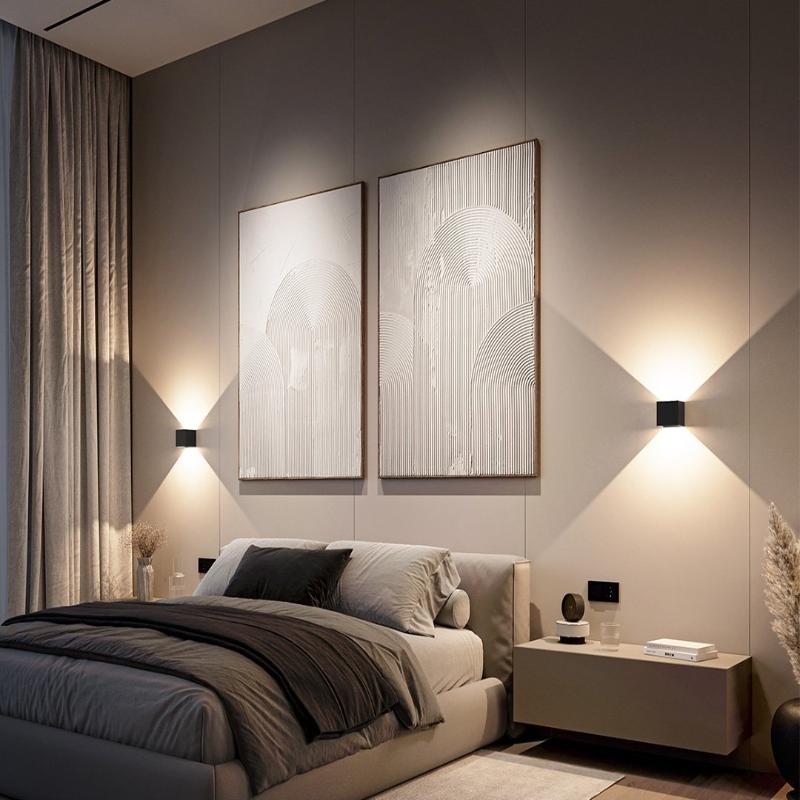 Elegant Outdoor Wall Sconce Light with Warm LED Lighting - IP54 Weatherproof Design 2